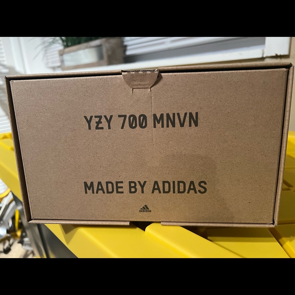 adidas Yeezy Boost 700